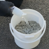 Mortier époxy 2K pour béton, chape & sol avec quartz - réparation & rebouchage | DIPOXY