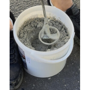Mortier époxy 2K pour béton, chape & sol avec quartz - réparation & rebouchage 1 kg env. RAL 7023 Gris béton | DIPOXY
